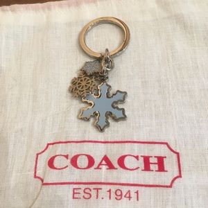 🌲RARE COACH Enamel Snowflake Key Ring🌲